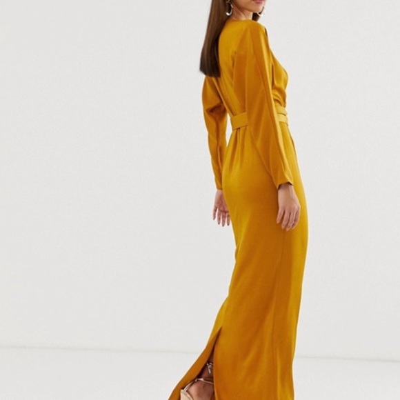 Gold silk full length gown - Picture 4 of 5